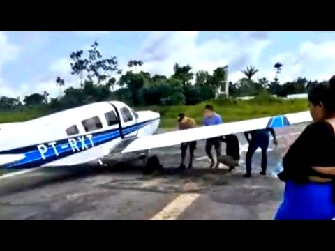 Avião atola em pista de aeródromo em Marechal Thaumaturgo