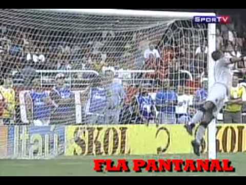 Pet é imortalizado na calçada da fama do Maraca