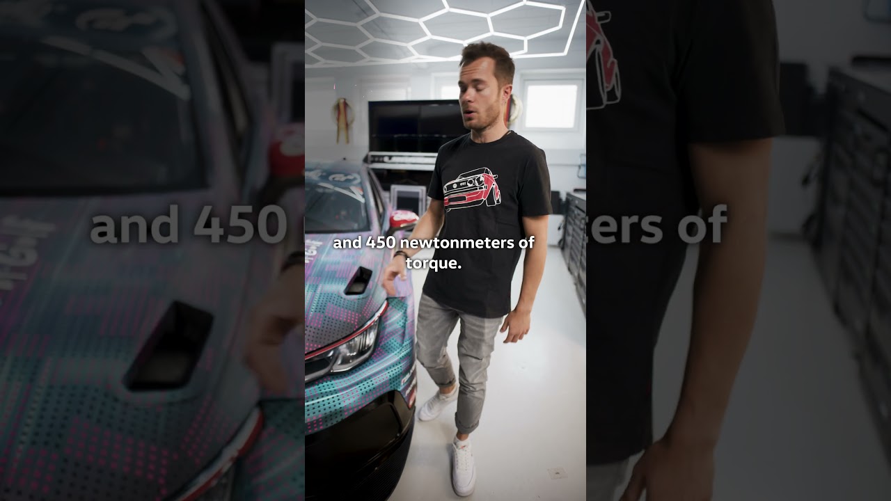 Benny Leuchter explains his racing car, the new Golf GTI Clubsport  🚗💨