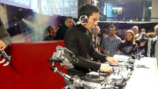 Dj Teo Moss Mix Move Paris expo stand Pioneer