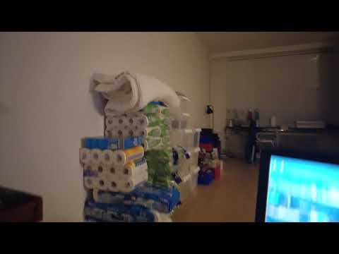 MongoTV_8476 - SPISER 1 ÆSKE LAKRIDSPASTILLER PÅ 23 GRAM TIRSDAG MIDNAT IMENS SPILLER COMPUTERSPIL