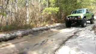 preview picture of video 'Jeep Comanche MJ wheeling at Wharton State Forest'