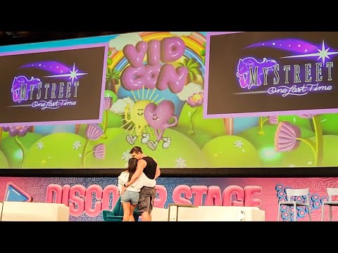 Aphmau Reveals Mystreet One Last Time At Vidcon 2024 (Live Audience Reaction)