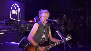 Download lagu Sum41 - In Too Deep Acoustic Live at Emo Nite mp3 Download lagu Sum41 - In Too Deep Acoustic Live at Emo Nite mp3