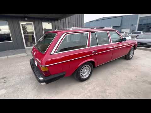 1985 Mercedes-Benz 300TD Red Wagon - Walk around