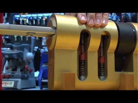 Bezpečnostná vložka a kľúče Mul-T-Lock Interactive ADLO