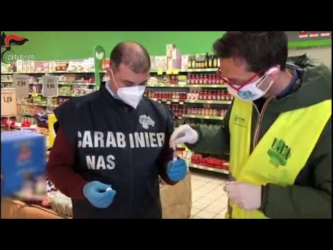 Covid, le indagini dei Nas nei supermercati: ecco i controlli su sanificazione di Pos e carrelli