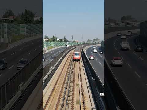 Metro de Santiago Línea 4A (AS02) próximo a ingresar a Estación La Granja
