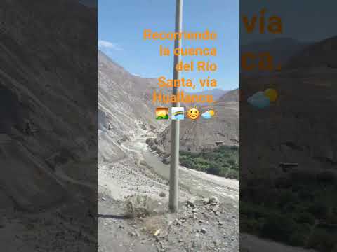 Disfrutando del paisaje por la cuenca del Río Santa, vía Huallanca, Ancash, Perú.