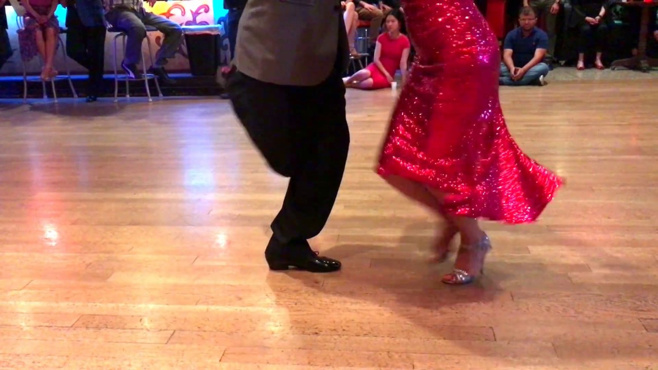 Veronica Vázquez and Damian Mechura. Performance at Alberto's. (2 of 3)