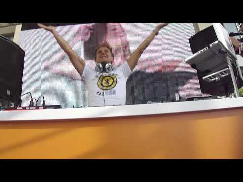 Armin @ Hard Rock 2011, Armin vs Cirez D - On Off vs In and Out of Love