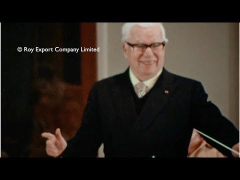 Charlie Chaplin conducting his score for The Kid