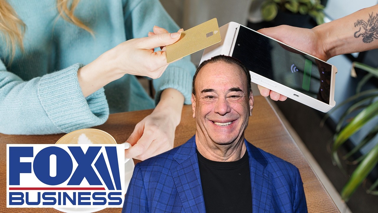 Restaurants dangle rewards as Americans rein in spending