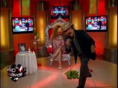 SuperXclusivo 10/7/12 - La Comay recibe los plátanos "GRATIS!" 2/2