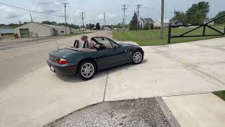 2000 BMW Z3 Roadster 2.8 Pulling In