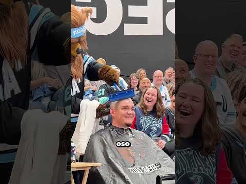 El juego brutal de la mascota de la NBA contra los aficionados calvos 😭 #nba #mascot #funny