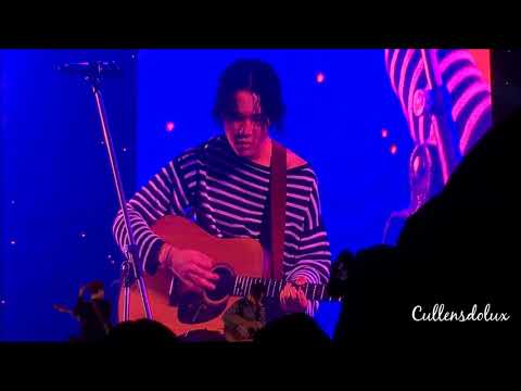 11112017 -  Yellow - NAM TAEHYUN & NAM DONGHYUN on Stage @SOUTH CLUB in BANGKOK