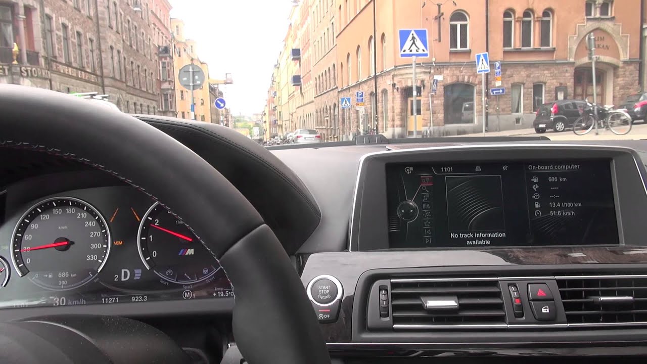 BMW M6 Gran Coupé: driving away