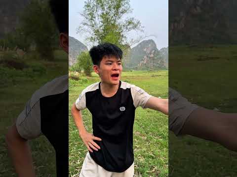 Feeding spicy food to an ostrich