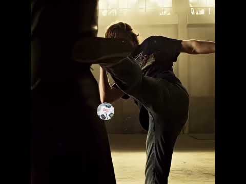 Cuando presumes tu patada en el gimnasio y el instructor te da una lección épica