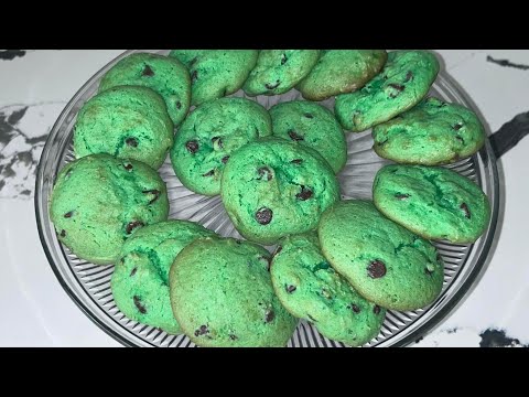 Mint Chocolate Chip Cookies - Mint Chocolate Chip Cake Mix Cookies Recipe - Cake Mix Hacks 🍀🍪