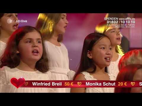 Adel Tawil feat. Blue Voice Kindershowchor - Ist da jemand