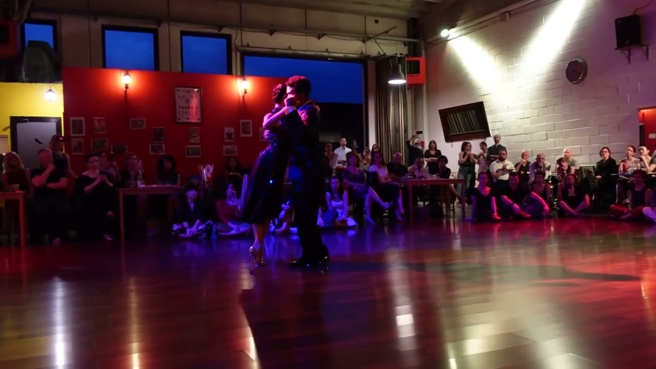 Julio Alvarez e Silvina Tse. Orchestra Carlos Di Sarli. Tenia Que Suceder. #julioalvarez #silvinatse