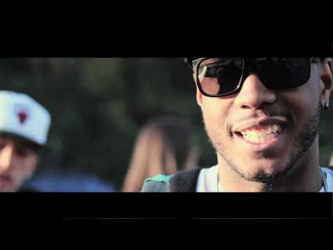 Check in (Set Of Linz Prag's "Tats On My Arm" shoot)