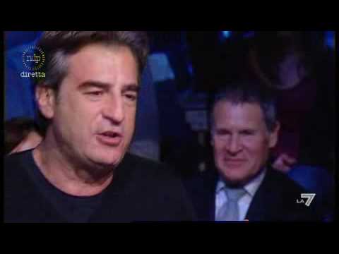 Max Tortora nei panni di Luciano Rispoli