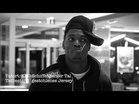 46ers-TV: Detective Tey in KFC-Mission unterwegs – Tatbestand „Trikot“