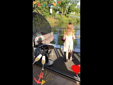 Feiern auf dem Hausboot Courage