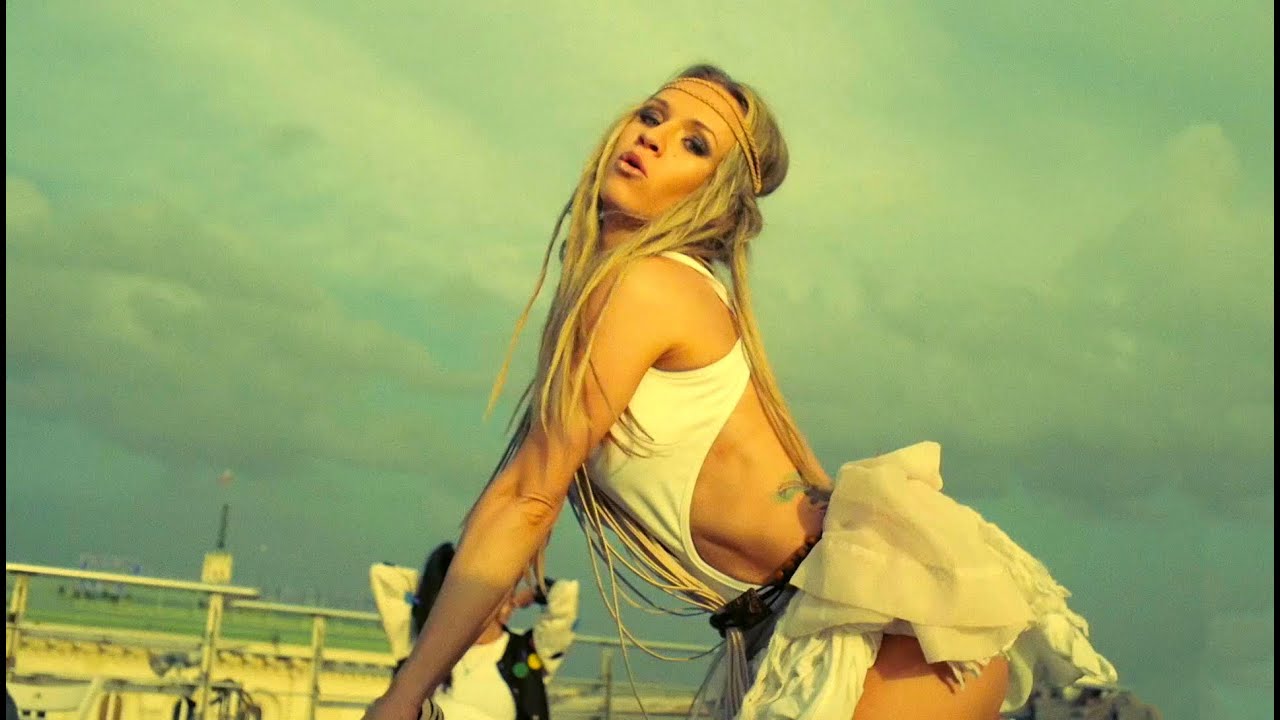 Лора Караджова ft. Bobo — Една На Милион