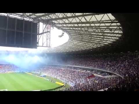 Hino nacional cantado pela torcida do Cruzeiro