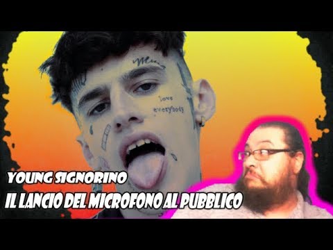 YOUNG SIGNORINO SCAGLIA IL MICROFONO CONTRO IL PUBBLICO... COSA NE PENSI?