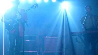 Chairlift - Earwig Town @ Pacific Industrial Center, Seattle (Live)