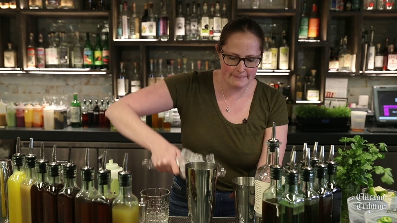 Making the Guacamole cocktail at Bar Sotano