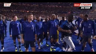 Vegedream enflamme le Stade de France avec les joueurs ! (Ramenez la coupe à la maison)