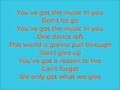 Glee Cast: You Get What You Give (LYRICS)