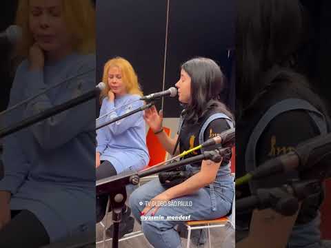 Yasmin Mendes ensaiando música A Lua me Traiu
