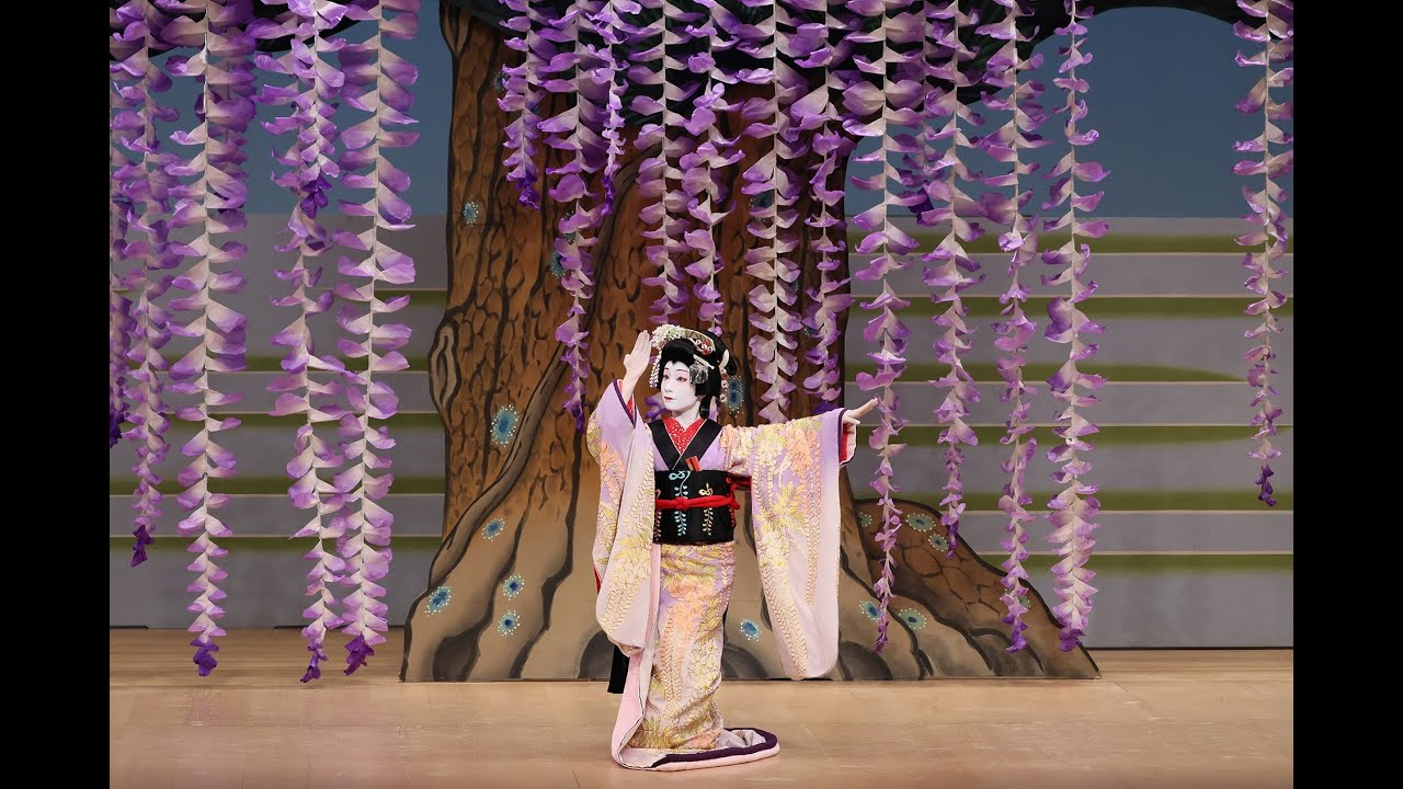 Enjoying the Masterpiece of Kabuki Dance　国立劇場令和4年7月舞踊公演「花形・名作舞踊鑑賞会」より『藤娘』