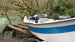 preview picture of video 'Launching a drift boat on the Trask River'