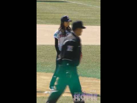 [Fancam] 100328 Seohyun SNSD - Pitch Ball@Pro Baseball Opening Game