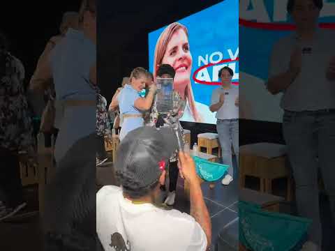 Laura Fernández vuelve a bailar, esta vez en Pococí.