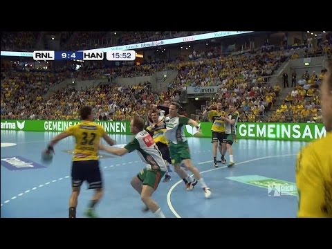 Anspiel hinter dem Rücken: Alexander Petersson auf Patrick Groetzki