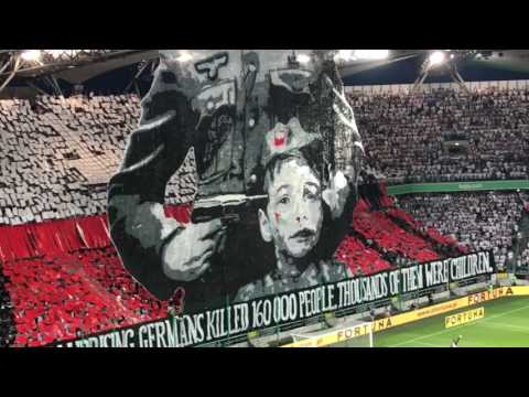 Minuta ciszy ku czci bohaterów Powstania Warszawskiego. Hymn Polski przed meczem Legia - Astana