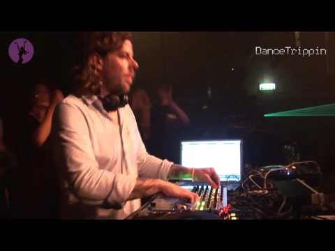 Ellesse & Antonio Piacquadio - Attention (Steve Lawler Remix) [played by Anton Pieete]