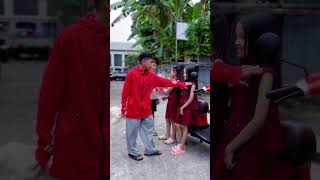 Download lagu Giesta & Gisela are fascinated by a handsome guy and a mysterious guy 💐🥰 #shortsfeed #shortvideo ... mp3