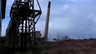 preview picture of video 'ICI Thornton Power Station Chimney Disappears'