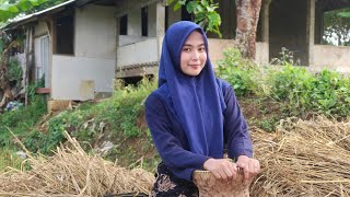 Download lagu GADIS YATIM CANTIK MAU KULIAH TAPI BINGUNG GAK PUNYA LAPTOP, TERPAKSA HARUS KERJA KULI SERABUTAN mp3