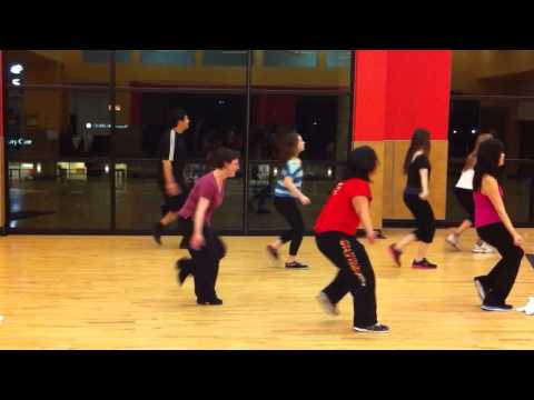 "Echa Pa'lla (Manos Pa'rriba)" - Pitbull & "Koita Ti Ekanes" - Nikos Ganos